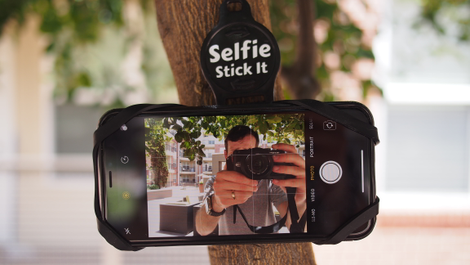 The Selfie Stick-It’s sticky pad wasn’t even clean, and it stuck to a dusty tree trunk. This was actually the second tree I attached it to.